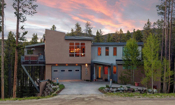 Breckenridge Heights House | Modern 3Br + Den Home in Breck!- Moonstone Modern