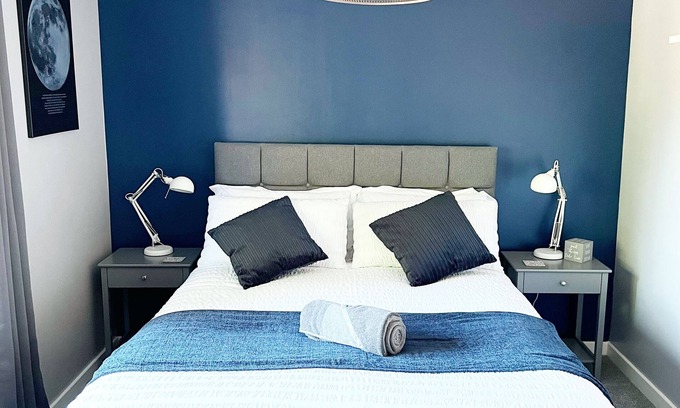 Newcastle-upon-Tyne House | Modern 3BR House, Near City Centre + Airport, Free Parking, Fast Wifi, King Bed
