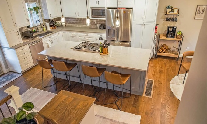 Marston House | Modern 3BR Getaway: Backyard Oasis, Chef Kitchen, Offices & 15 min to Red Rocks
