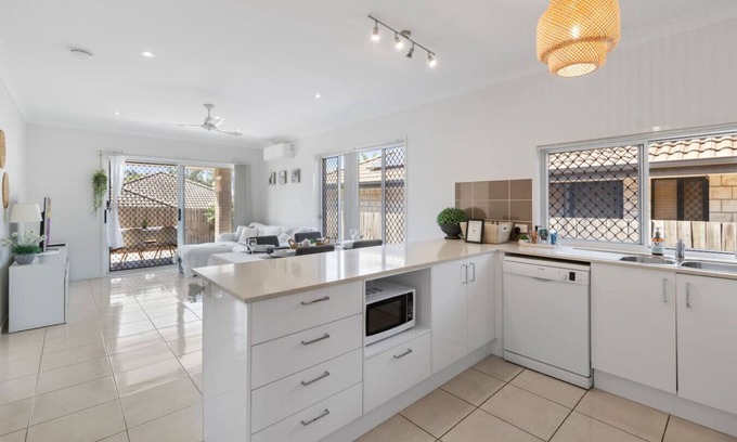 Deebing Heights House | Modern 3BR Home in Peaceful Deebing Heights