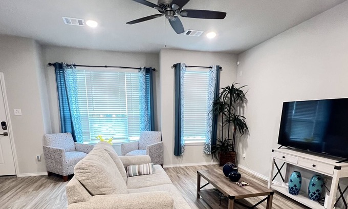 Atascocita House | *MODERN 3BR TOWNHOME NEAR DOWNTOWN HOUSTON*