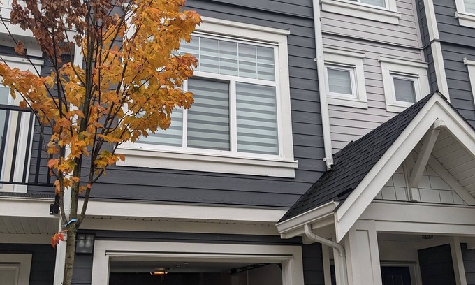 Delta House | Modern 3br Townhouse near amenities. Garage with extra office/gym/storage space.