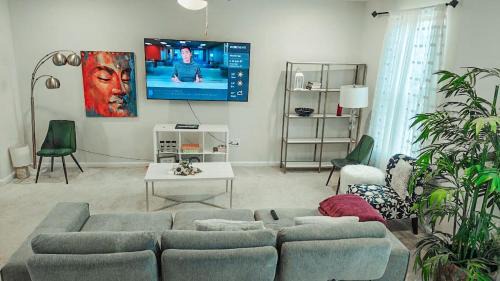 Cary House | Modern 3BR Townhouse Near RDU & Hospitals