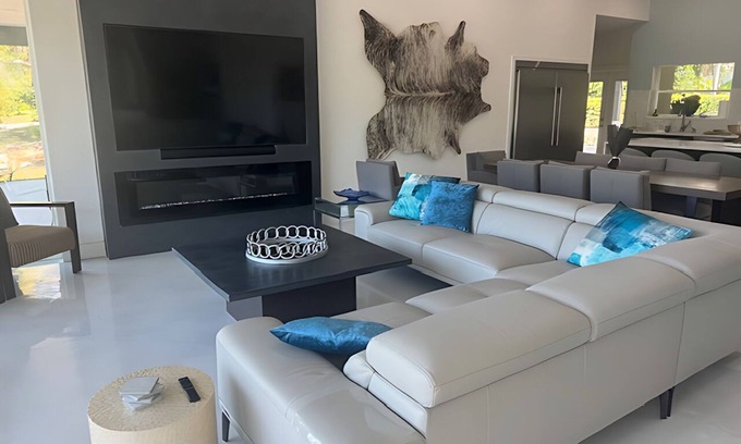 Maitland House | Modern 4 bed/4 bath Lake Home
