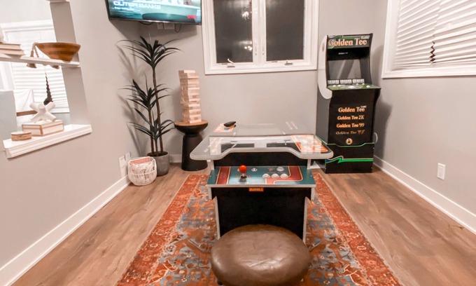 Browns Lake House | Modern 4 bed Lake House Steps from Browns Lake w. Arcade Room + Private Beach