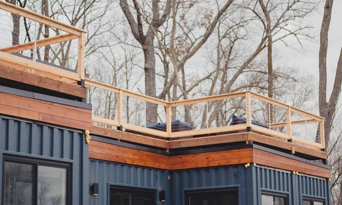 Sarona House | Modern 4-bedroom container home on Long Lake!