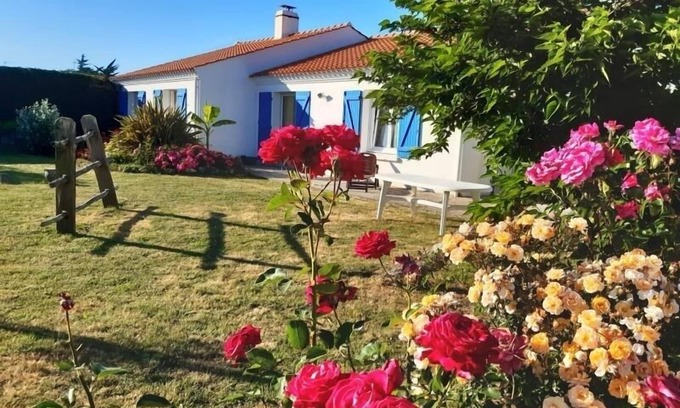 Bouin Cottage | Modern 4-Bedroom Home with Garden, Terrace & WiFi in Bouin