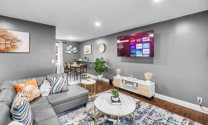 Decatur House | Modern 4-bedroom house near Lake Decatur