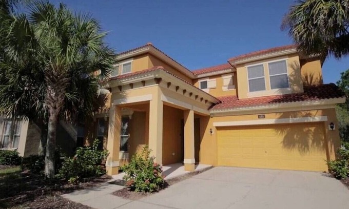 Watersong Villa | Modern 4-Bedroom Villa with Pool, Spa, Game Room & BBQ – 20 Min to Disney