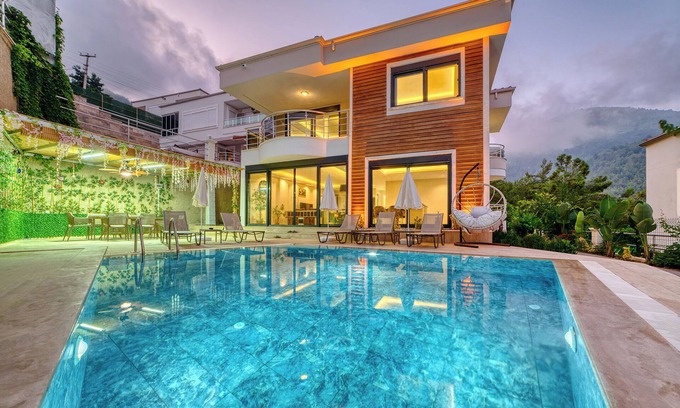 Alanya Villa | Modern 4-bedroom villa Private pool - 10 min from Kleopatra beach