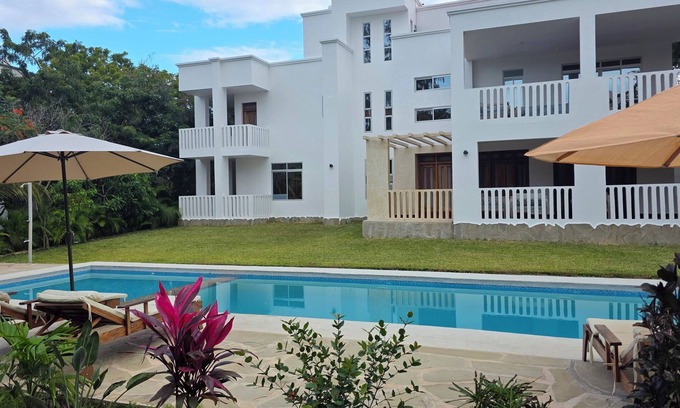Diani Beach Villa | Modern 4-Bedroom Villa with Rooftop & Beach Access – Diani