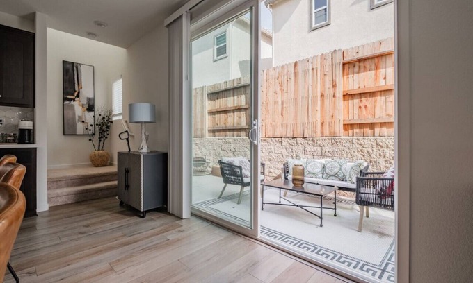 Folsom House | Modern 4BD/3BA Luxury Home