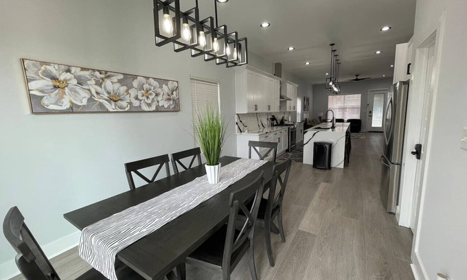 Fall Creek Place House | Modern 4BR/5BA Downtown Indpls