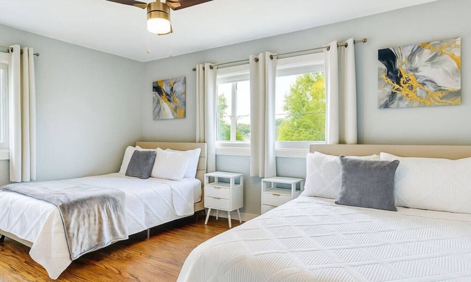 Bensenville House | Modern 4BR Getaway -Private Yard -Bensenville