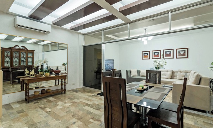 New Manila House | Modern 4BR House with Billiards,KTV,WIFI,Netflix-10mins from Robinson Mall