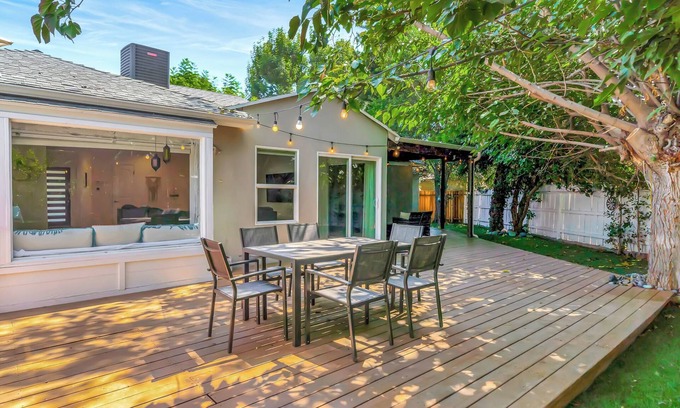 Winnetka House | Modern 4BR in Prime Location w/Game Room & BBQ