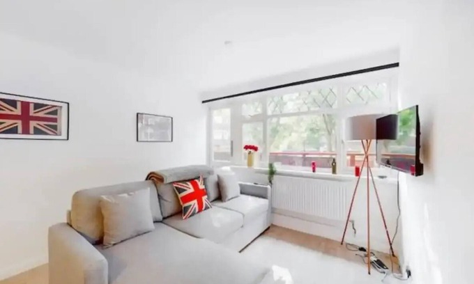 Islington Apartment | Modern 4BR Kings Cross | Patio + Balcony