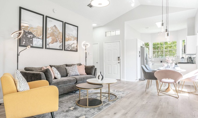 Wells Branch House | ❤️modern 5☆accommodation in 3B2B✔King size bed✔ BBQ✔ pet friendly✔5 mi to Domain