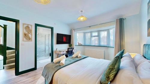 Tokyngton Apartment | Modern 5 Bed Home by Wembley Stadium Sleeps 11 and Free Parking