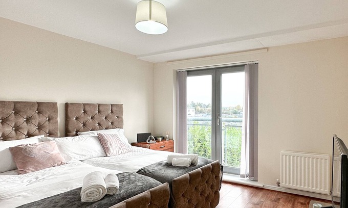 Belle Vue House | Modern 5-Bed Home near City Centre