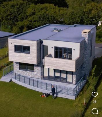 Hayling Island Villa | Modern 5 Bedroom Luxury Home with Sea Views and Hot Tub