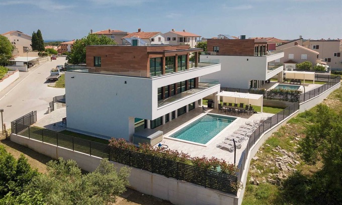 Premantura Villa | Modern 5-Br Villa for 10 with pool, sauna and jacuzzi close to beach