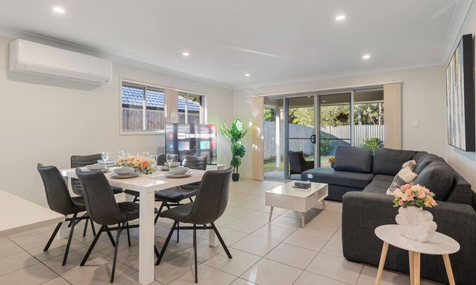 Park Ridge House | Modern 5BR Family Home in Peaceful Park Ridge