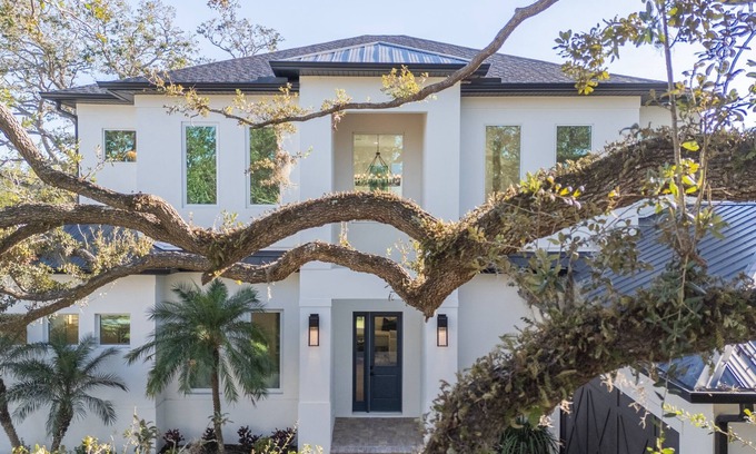 Arlington Park House | Modern 5BR Sarasota Home – Private Hot Tub & Outdoor Living