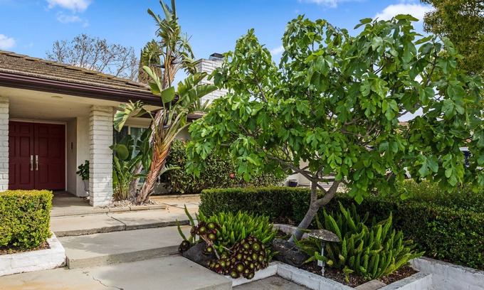 Thousand Oaks House | Modern 60's Ranch Home w/ Gourmet Kitchen & Large Private Backyard