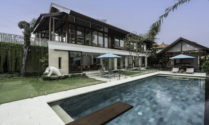 Berawa Villa | Modern 6BR Luxury Villa ★ Best Location in Canggu ★ Child Friendly ★ Fast Wifi