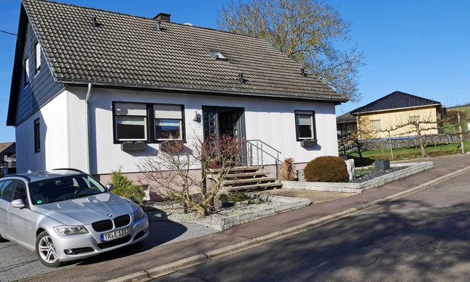 Serrig Apartment | Modern 80 sqm apartment near Saarburg in a quiet location,
