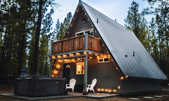 La Pine Cabin | Modern A-Frame cabin w/hot tub close to Bend, Crater Lake, Mt Bachelor resort