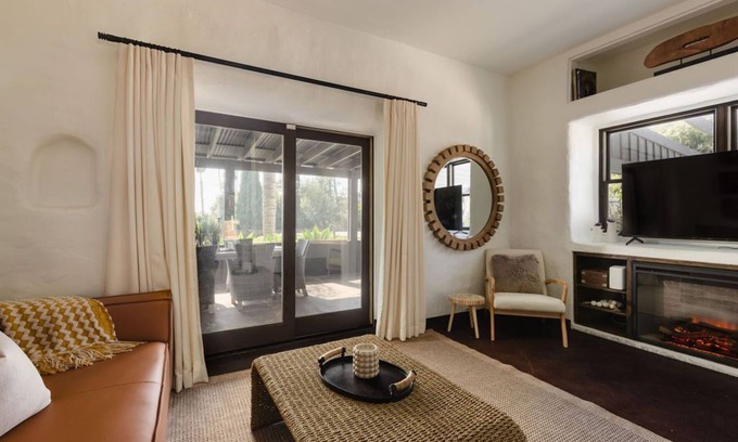 Vista House | Modern Adobe Home with a Tranquil Feel