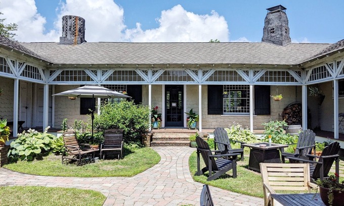 Fort Monmouth Cottage | Modern Americana Cottage with Vintage Vibe - Riverview & Beach 1.5m
