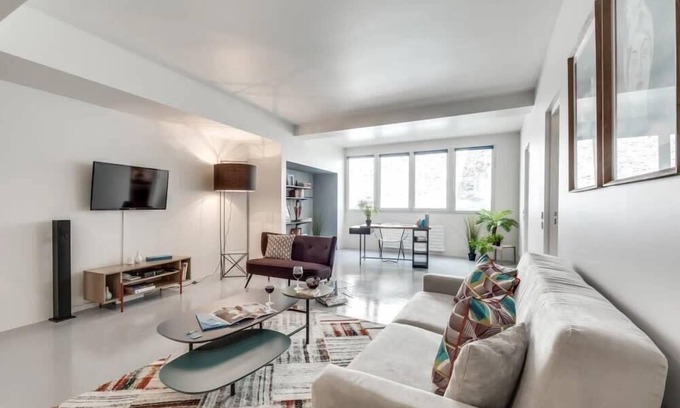 Quartier Sainte-Avoye Apartment | Modern and bright 2BD for 11 guests in Le Marais!