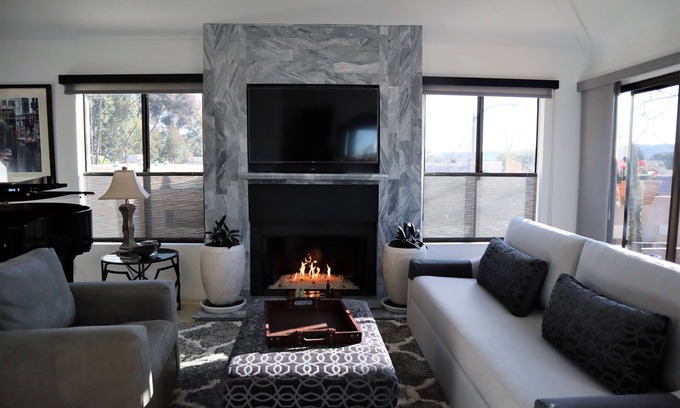 University City Condo | Modern and bright near La Jolla /USCD/Ocean. Discount for long term.