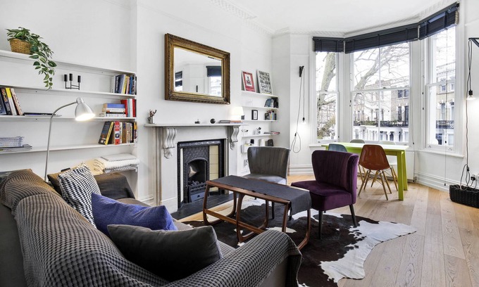 West Kensington Apartment | Modern and bright two bedrooms flat with terrace located in a Victorian building