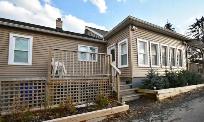 Ithaca House | Modern and Charming 3Bd/2B Steps Away From Campus