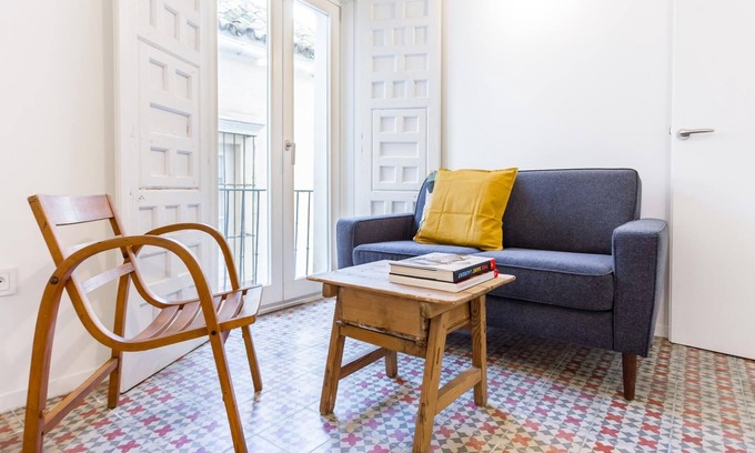 Santa Cruz Apartment | Modern and charming pied a terre in the centre of Seville, with communal terrace