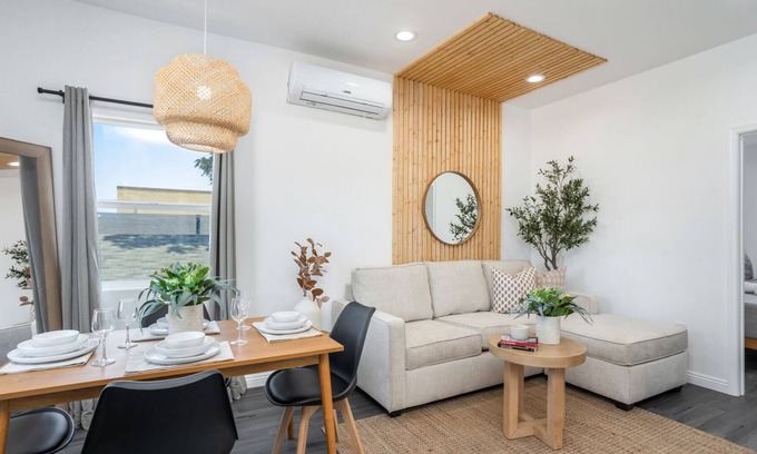 Harbor Apartment | Modern and Convenient Cozy Unit 6 Mins to Downtown LB