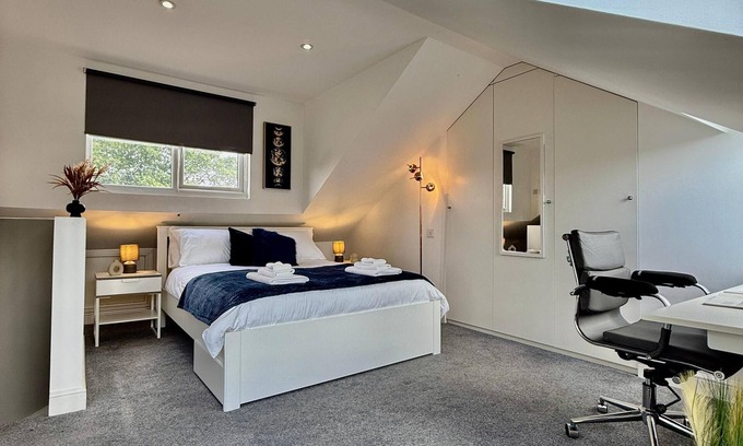 West Hendon Apartment | Modern and cosy duplex in Hendon