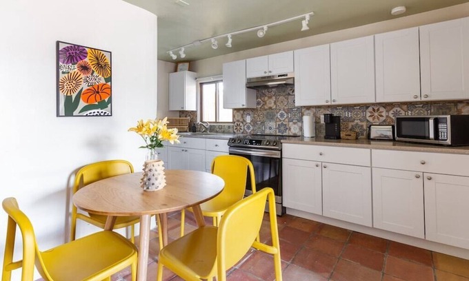 Downtown Santa Fe Apartment | Modern and Cozy 1B - Heart of Railyard District