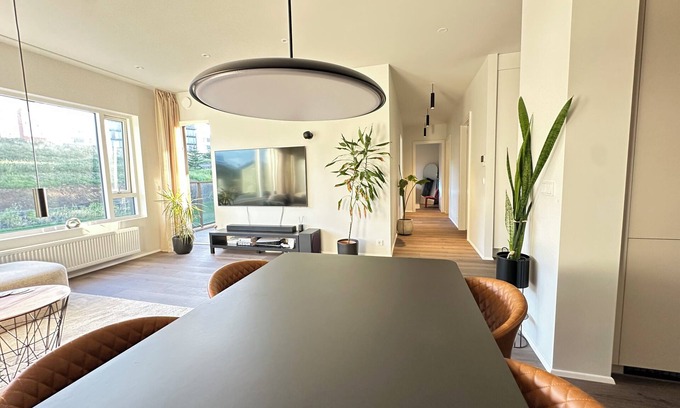Garðabær Apartment | Modern and Cozy apartment in the city, next to Heiðmörk nature reserve.