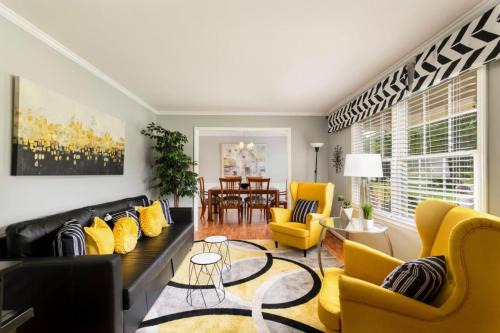 Greensboro House | Modern and Cozy Home-Near Everything-Entire Place