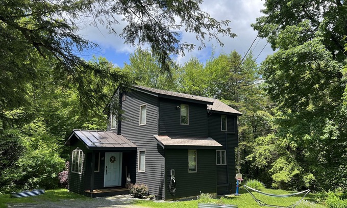 Jamaica Cabin | Modern and Cozy retreat minutes from Stratton mt.