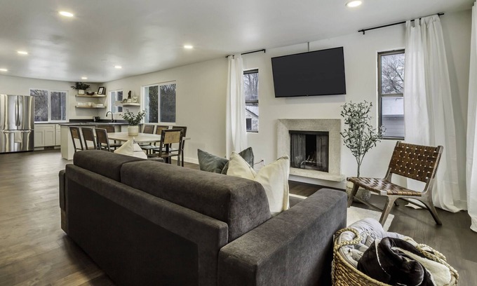 Midvale House | Modern and Luxurious House between Cottonwood Canyons