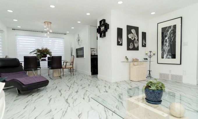Northwest Edmonton House | Modern and luxury 3500 sq feet home jetted tub 10000 sq feet park backyard