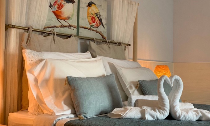 Feteiras Apartment | Modern and romantic house with large garden to relax