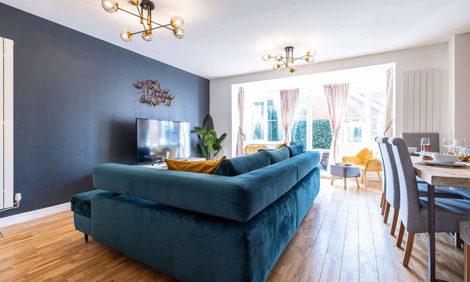 Newport Pagnell Apartment | Modern and spacious home from home with 9 beds