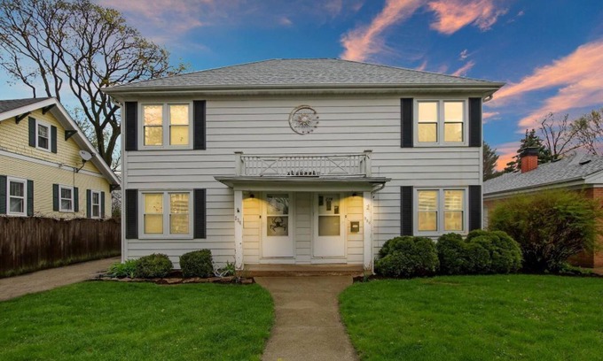 Libertyville Apartment | Modern and Spacious 2-Story